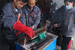 熔噴布模頭堵孔怎么辦？熔噴模具干冰清洗機為您解決難題