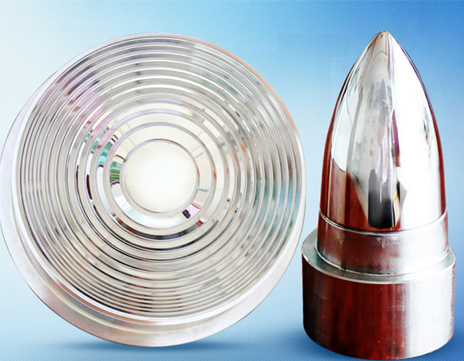 干冰清洗機(jī)可以清理鏡面模具嗎？答案揭曉！